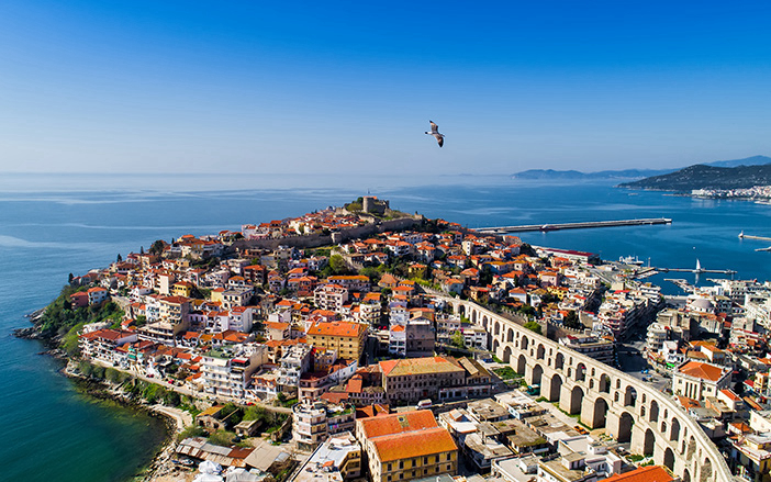 Θέα στην Καβάλα, μια από τις πιο γοητευτικές πόλεις της Βόρειας Ελλάδας