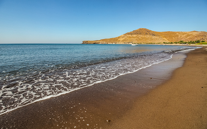 Παραλία με άμμο στη Μυτιλήνη