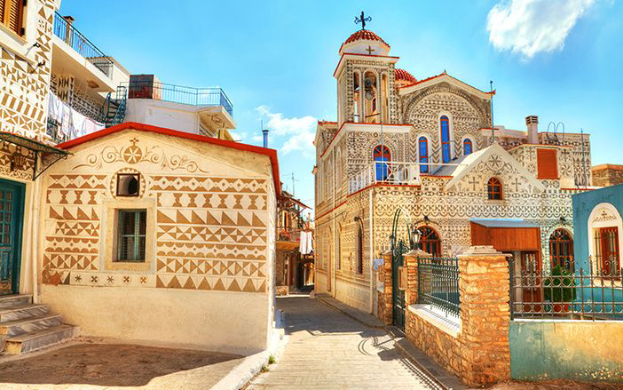 Μια όμορφη και πολύχρωμη εκκλησία στη Χίο